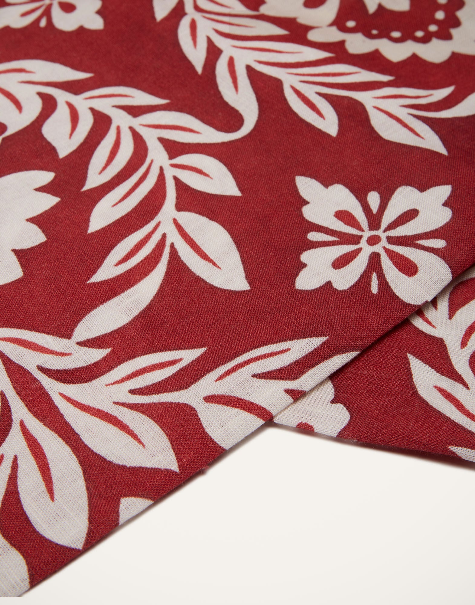 Large Tablecloth La DoubleJ: Garland Bordeaux Large Tablecloth La DoubleJ: Garland Bordeaux TBC0003LIN001