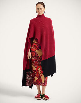 Make An Entrance Cape Bicolor La DoubleJ: Bicolor Burgundy and Black SCA0116KNI222