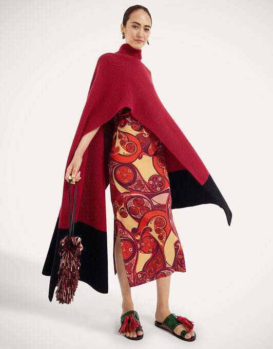 Make An Entrance Cape Bicolor La DoubleJ: Bicolor Burgundy and Black Make An Entrance Cape Bicolor La DoubleJ: Bicolor Burgundy and Black SCA0116KNI222