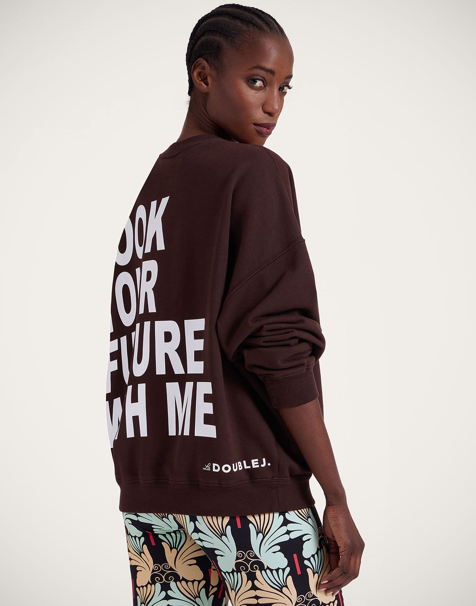 Off Court Sweatshirt La DoubleJ: Solid Brown Off Court Sweatshirt La DoubleJ: Solid Brown SWE0035JER054
