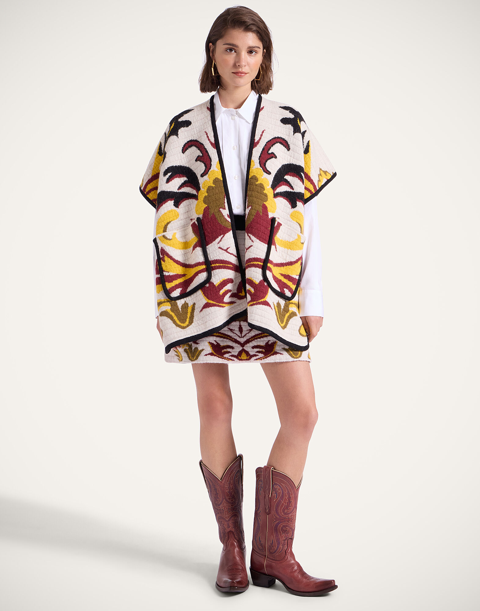 In My Power Knit Scarf Cape La DoubleJ: Multicolor Ivory & Red In My Power Knit Scarf Cape La DoubleJ: Multicolor Ivory & Red SCA0083KNI177